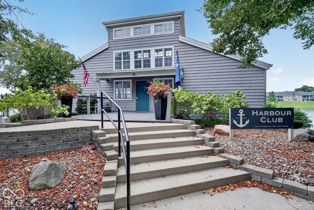 7608 Harbour Isle, Indianapolis, IN 46240