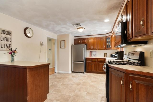 22 Northgate Rd, Tewksbury, MA 01876