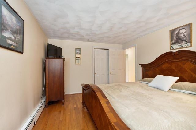 22 Northgate Rd, Tewksbury, MA 01876