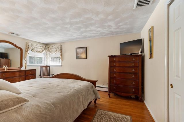 22 Northgate Rd, Tewksbury, MA 01876