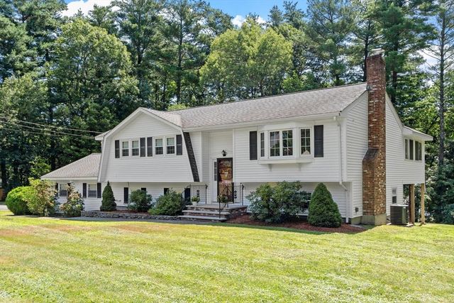 22 Northgate Rd, Tewksbury, MA 01876