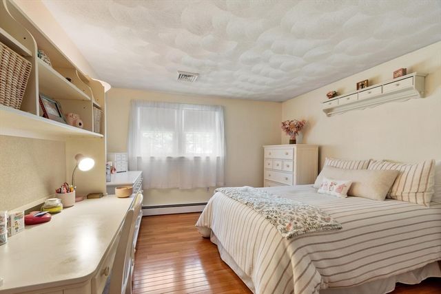 22 Northgate Rd, Tewksbury, MA 01876