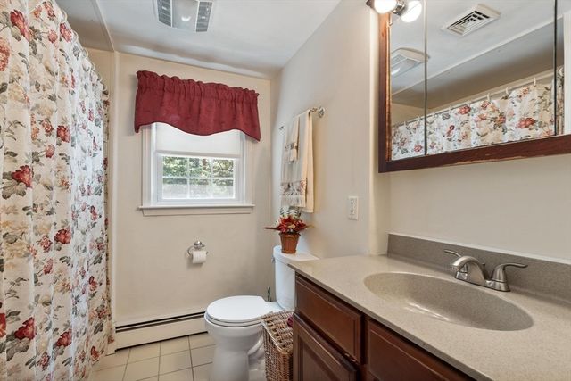 22 Northgate Rd, Tewksbury, MA 01876