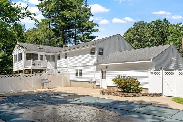 22 Northgate Rd, Tewksbury, MA 01876
