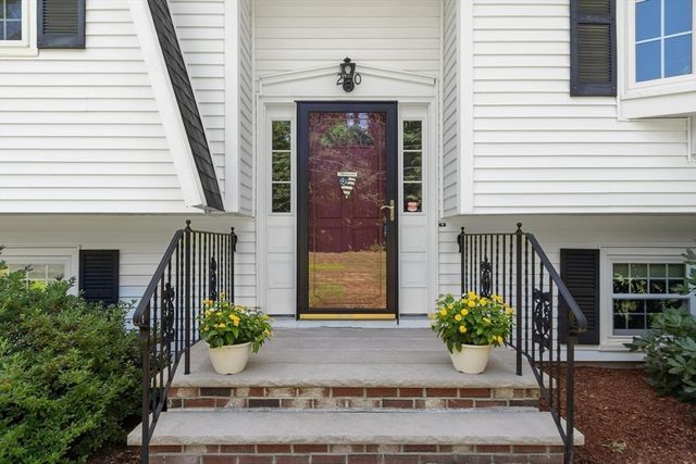 22 Northgate Rd, Tewksbury, MA 01876