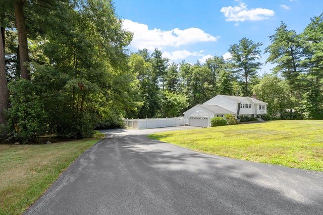 22 Northgate Rd, Tewksbury, MA 01876