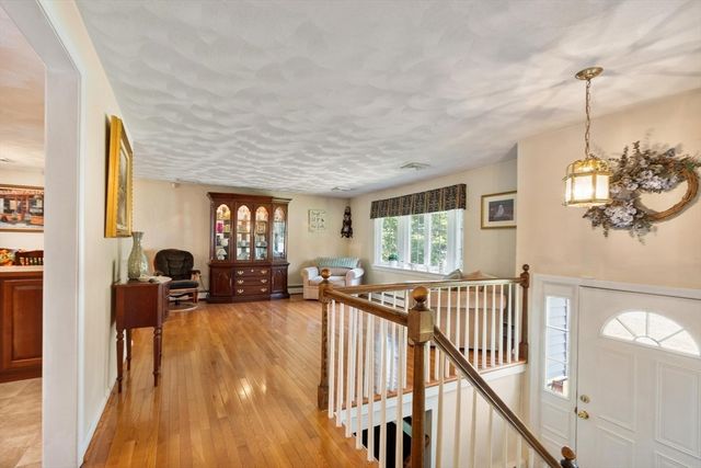 22 Northgate Rd, Tewksbury, MA 01876