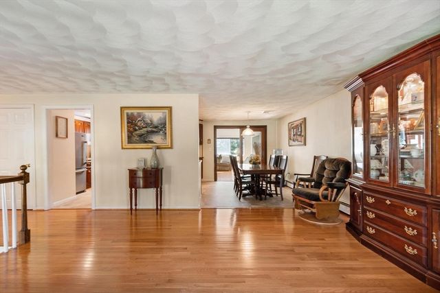 22 Northgate Rd, Tewksbury, MA 01876