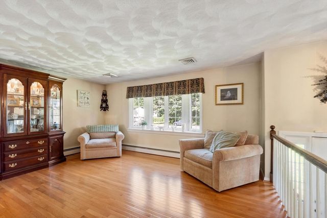 22 Northgate Rd, Tewksbury, MA 01876