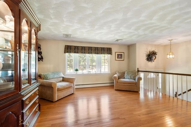 22 Northgate Rd, Tewksbury, MA 01876