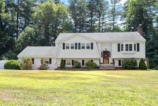 22 Northgate Rd, Tewksbury, MA 01876