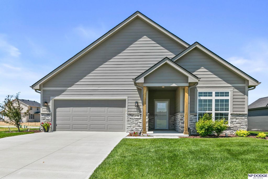 12388 Horizon Street, Papillion, NE 68046