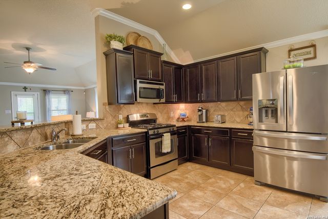 8522 Fess Parker Dr, San Antonio, TX 78254