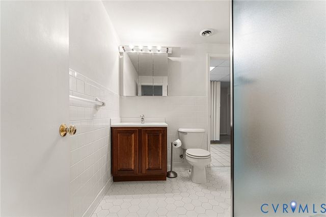 12869 Richmond St, Chester, VA 23831