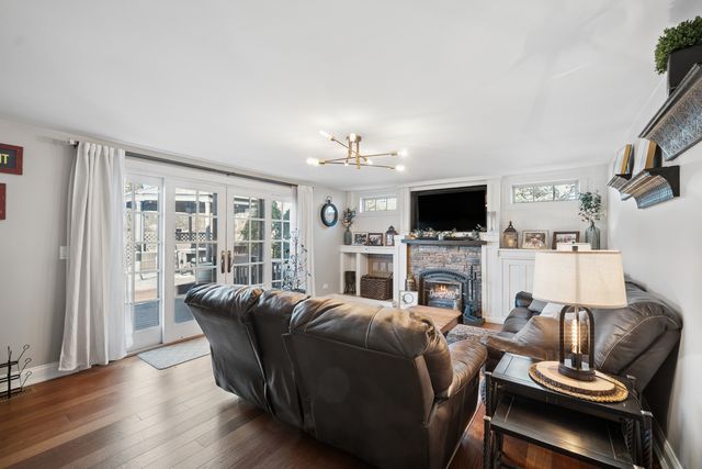 9N930 Koshare Circle, Elgin, IL 60124