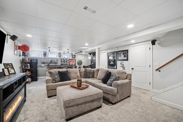 9N930 Koshare Circle, Elgin, IL 60124