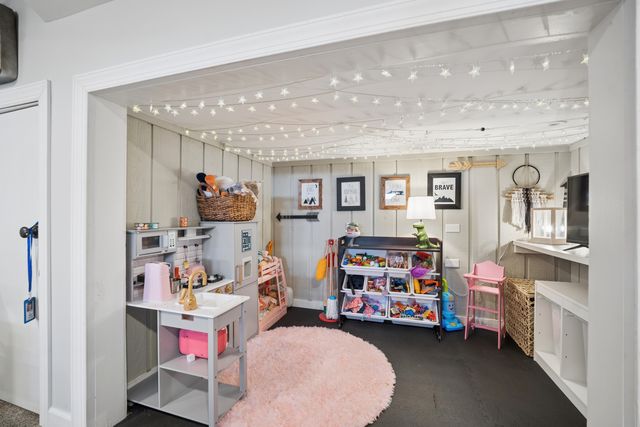 9N930 Koshare Circle, Elgin, IL 60124