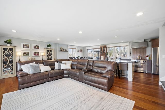 9N930 Koshare Circle, Elgin, IL 60124