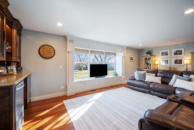 9N930 Koshare Circle, Elgin, IL 60124