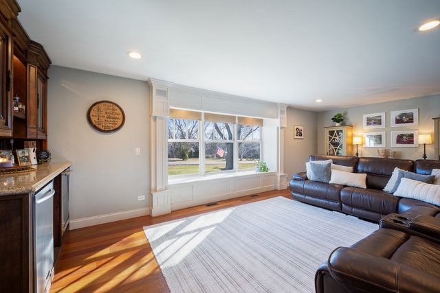 9N930 Koshare Circle, Elgin, IL 60124