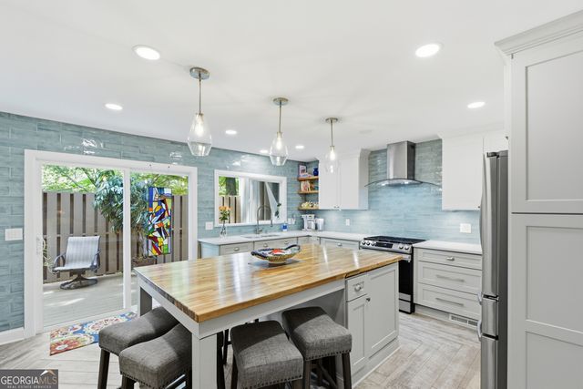 270 Lakeview Ridge W, Roswell, GA 30076