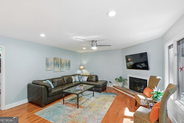 270 Lakeview Ridge W, Roswell, GA 30076