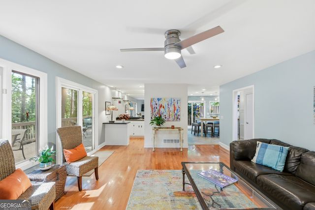 270 Lakeview Ridge W, Roswell, GA 30076