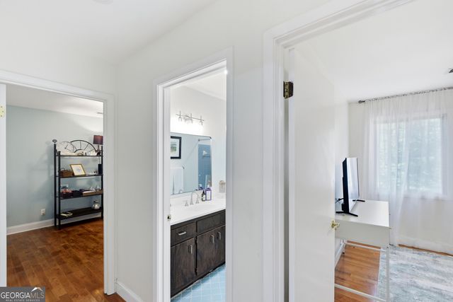 270 Lakeview Ridge W, Roswell, GA 30076