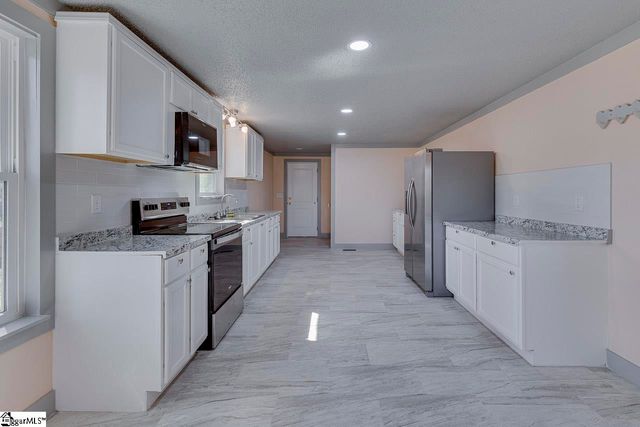 118 W D Avenue Extension, Easley, SC 29640