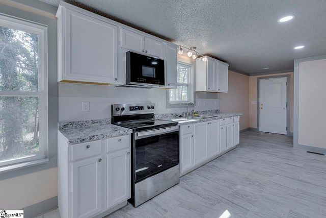 118 W D Avenue Extension, Easley, SC 29640