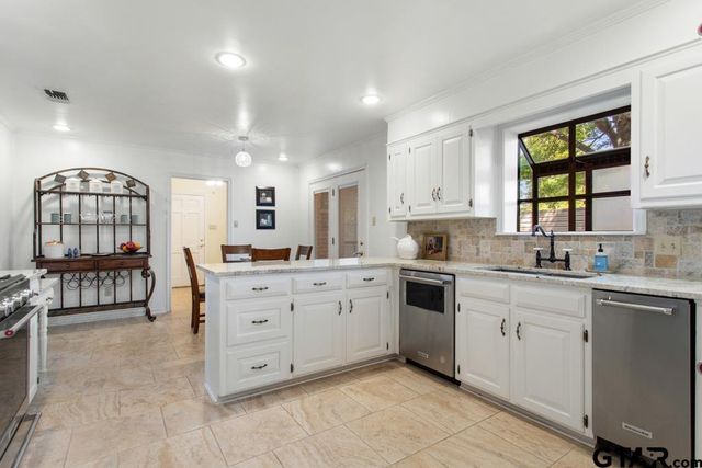 5701 Regents Row, Tyler, TX 75703