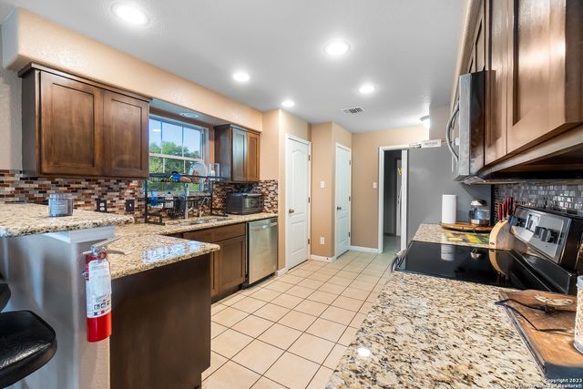 90 NINE PATCH DR, Poteet, TX 78065
