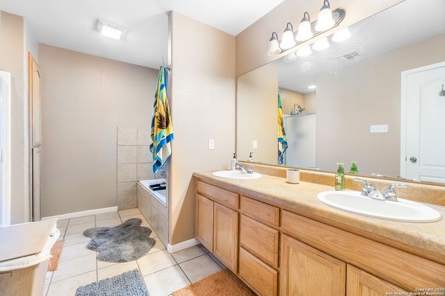 90 NINE PATCH DR, Poteet, TX 78065