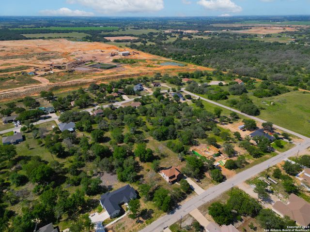 90 NINE PATCH DR, Poteet, TX 78065