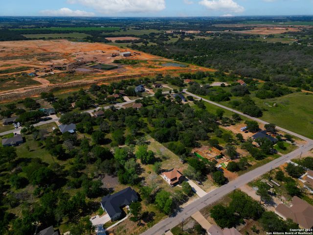 90 NINE PATCH DR, Poteet, TX 78065