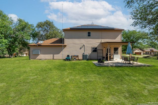 90 NINE PATCH DR, Poteet, TX 78065