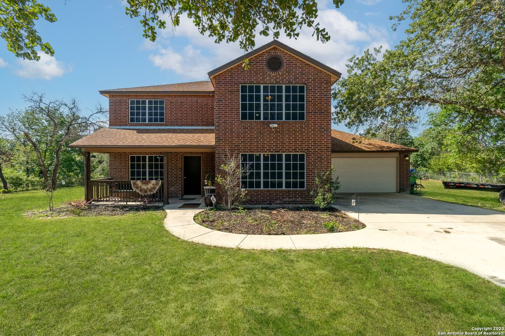 90 NINE PATCH DR, Poteet, TX 78065