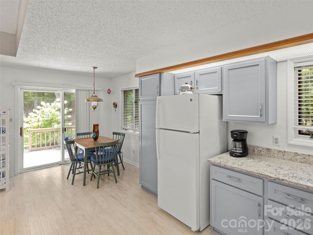 132 Cloverleaf Lane, Asheville, NC 28803