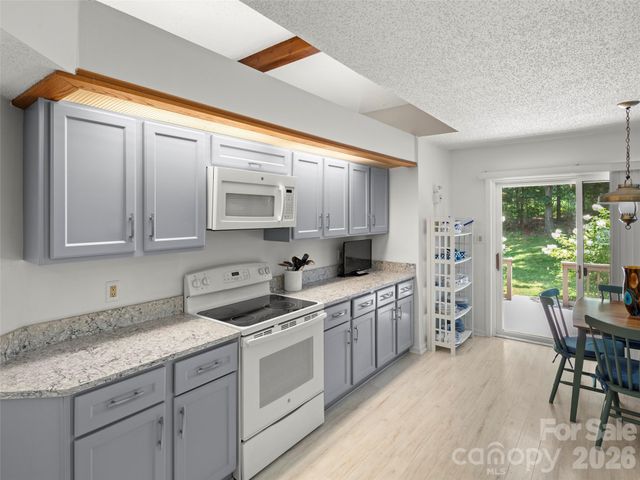 132 Cloverleaf Lane, Asheville, NC 28803