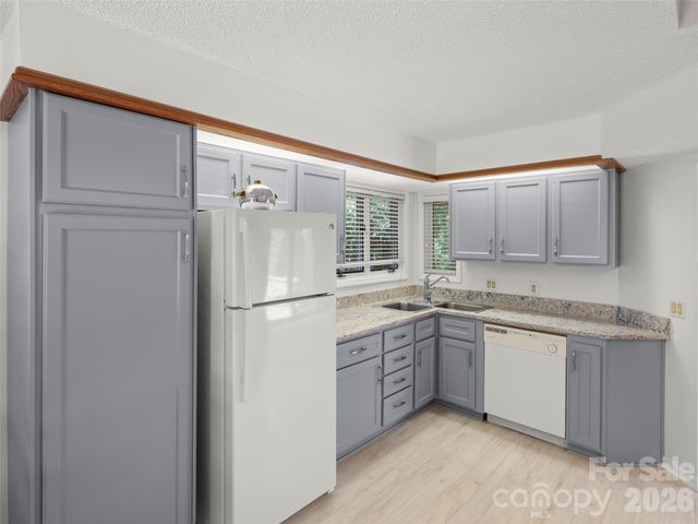 132 Cloverleaf Lane, Asheville, NC 28803