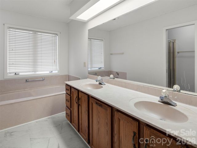 132 Cloverleaf Lane, Asheville, NC 28803