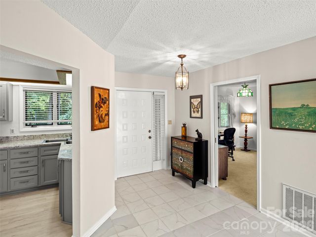 132 Cloverleaf Lane, Asheville, NC 28803