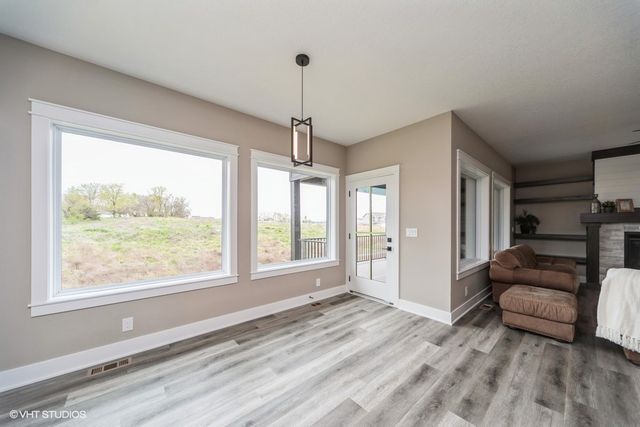 7040 Lake Ridge Avenue, Des Moines, IA 50320