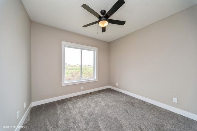 7040 Lake Ridge Avenue, Des Moines, IA 50320