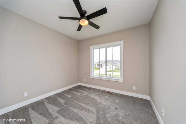 7040 Lake Ridge Avenue, Des Moines, IA 50320