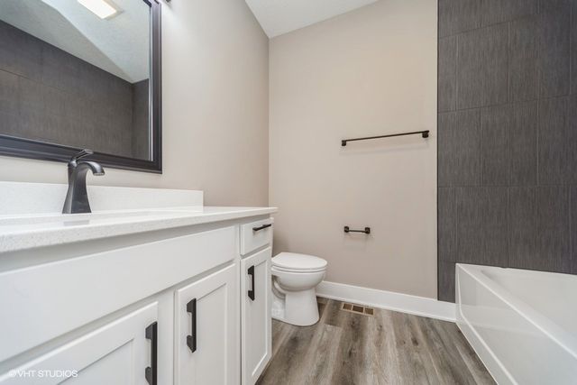 7040 Lake Ridge Avenue, Des Moines, IA 50320