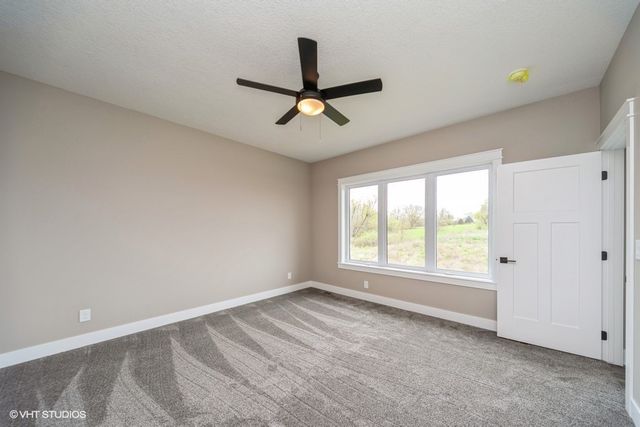 7040 Lake Ridge Avenue, Des Moines, IA 50320