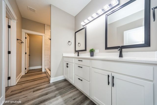7040 Lake Ridge Avenue, Des Moines, IA 50320