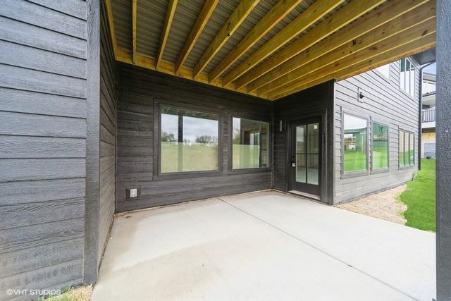 7040 Lake Ridge Avenue, Des Moines, IA 50320