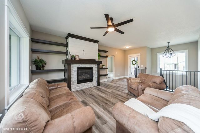 7040 Lake Ridge Avenue, Des Moines, IA 50320